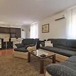 Apartament Valbandon 2198 *