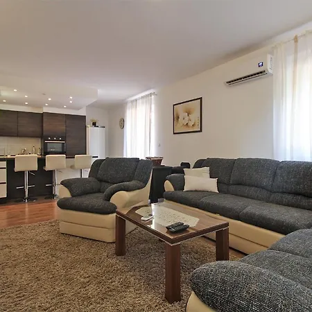דירה Valbandon 2198 *